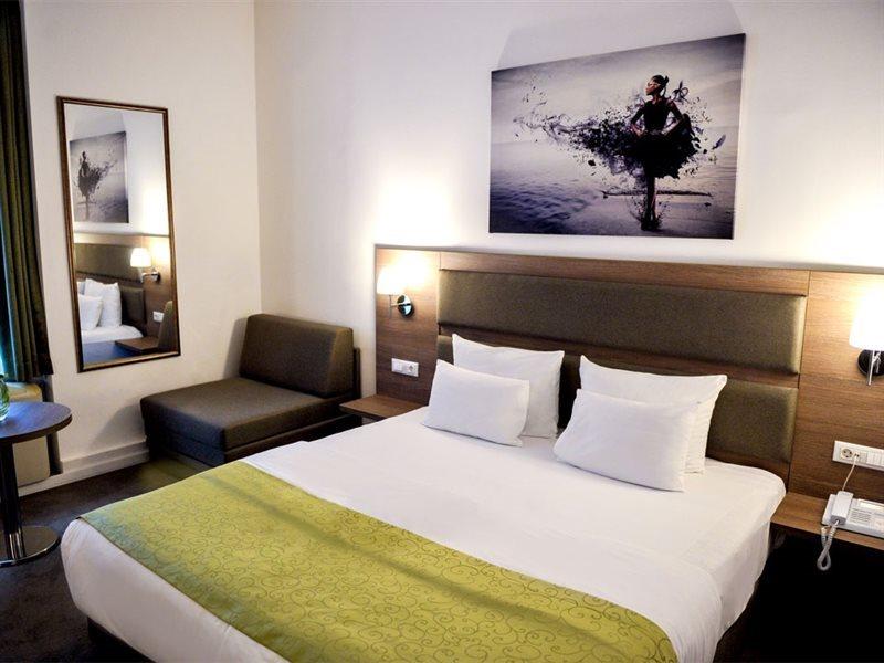 Hotel Opera Garni Belgrado Esterno foto